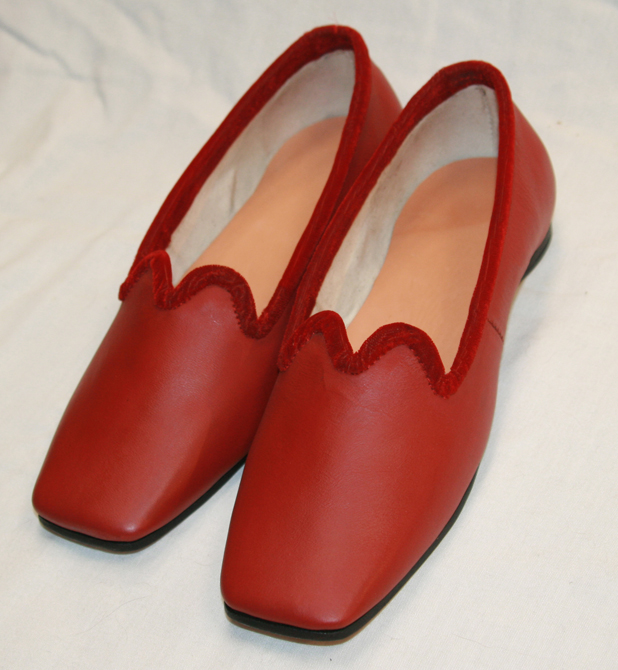Zapato bajo con ribete de terciopelo rojo para mujer talla 8