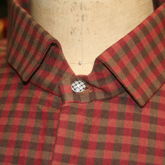 Campbell Collar Detail